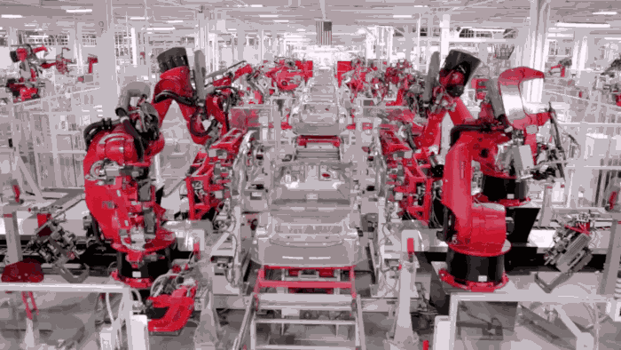 Дрон заснял новый завод аккумуляторов Tesla